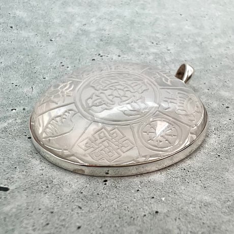 【ガネッシュヒマール産】天然ヒマラヤ水晶アスタマンガルS/Vペンダントトップ/Ganesh Himal "Ashtamangala" Pendant Top