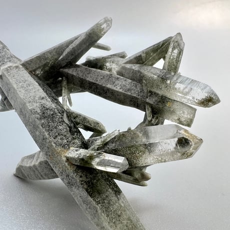 【ガネッシュヒマール産】クローライトインヒマラヤ水晶クラスター/Ganesh Himal  Chlorite in Himalayan Quartz Cluster