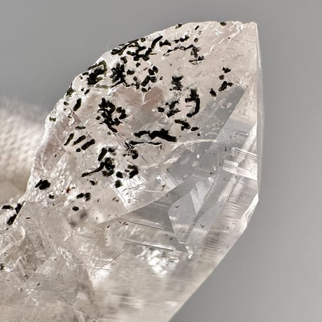 【ガネッシュヒマール産】クローライトイン天然ヒマラヤ水晶ミニポイント"BB" Ganesh Himal Chlorite in Himalayan Quartz Mini Point