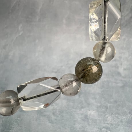 【デザインブレスレット】カイラス産×ガネッシュヒマール産ヒマラヤ水晶ビーズ/Kailash×Ganesh Himal Actinolite in Himalayan Quartz