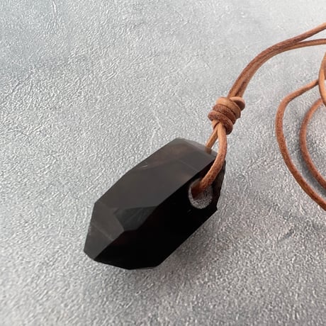 【ガウリシャンカール産】天然ヒマラヤスモーキークォーツ革紐ペンダント②/GauriShankar Himalayan Smoky Quartz Pendant