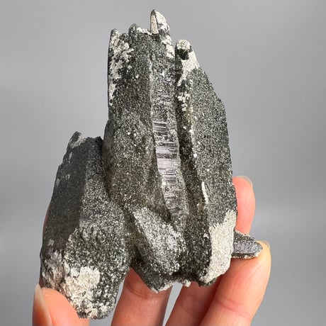 大特価【ガネッシュヒマール産】クローライトイン天然ヒマラヤ水晶/Ganesh Himal Chlorite in Himalayan Quartz