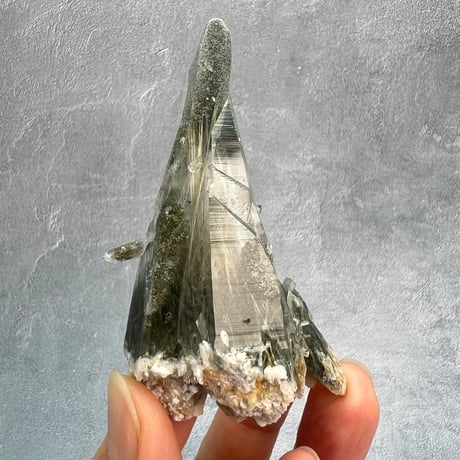 【ガネッシュヒマール産】アクチノライト&クローライトイン天然ヒマラヤ水晶/Ganesh Himal Actinorite&Chloritet in Himalayan Quartz