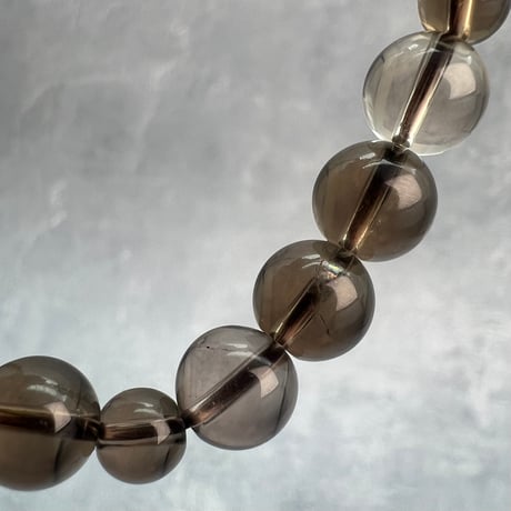 【ガウリシャンカール産】天然ヒマラヤスモーキークォーツ"勾玉"デザインブレスレット/GauriShankar Himalayan Smoky Quartz "Magatama"Bracelet