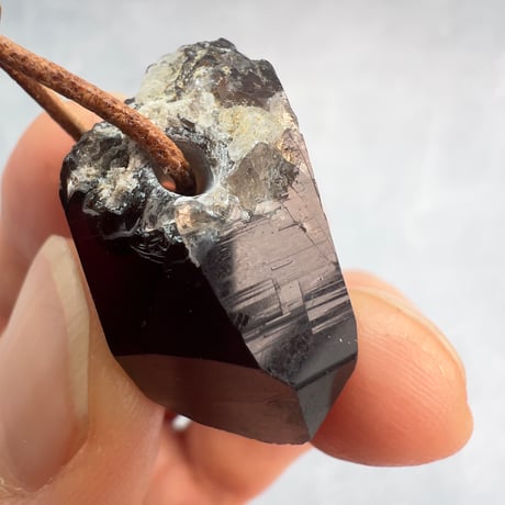 【ガウリシャンカール産】天然ヒマラヤスモーキークォーツ革紐ペンダント②/GauriShankar Himalayan Smoky Quartz Pendant