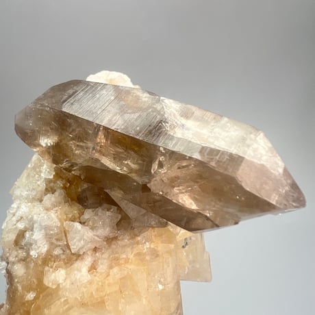 レア✨️【ガウリシャンカール産】天然ヒマラヤスモーキークォーツ   アデュラリア共生/GauriShankar Himalayan Smoky Quartz with Aduraria
