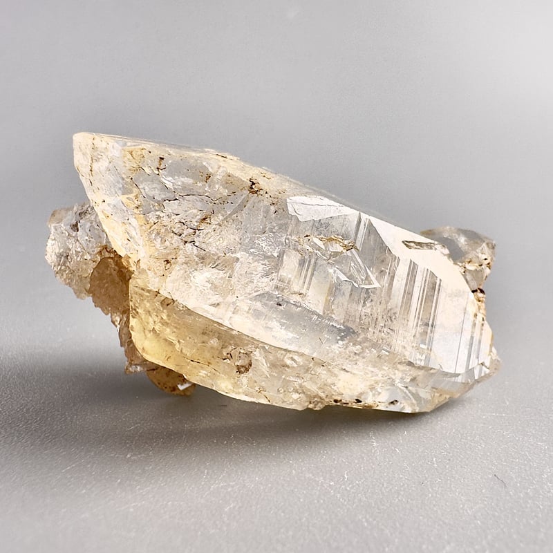 ガネッシュヒマール産リモナイトインヒマラヤ水晶 ミニポイント 