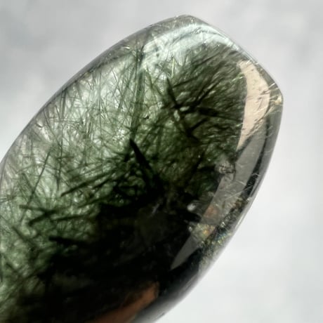【ガネッシュヒマール産】アクチノライトイン天然ヒマラヤ水晶 樽型ビーズ⑳/Ganesh Himal Actinolite in Himalayan Quartz barrel beads