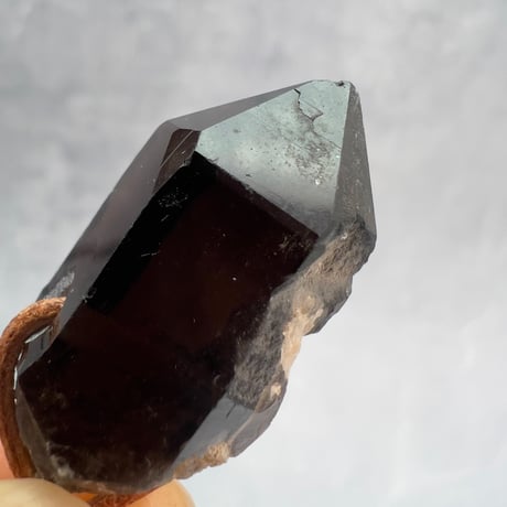 【ガウリシャンカール産】天然ヒマラヤスモーキークォーツ革紐ペンダント①/GauriShankar Himalayan Smoky Quartz Pendant