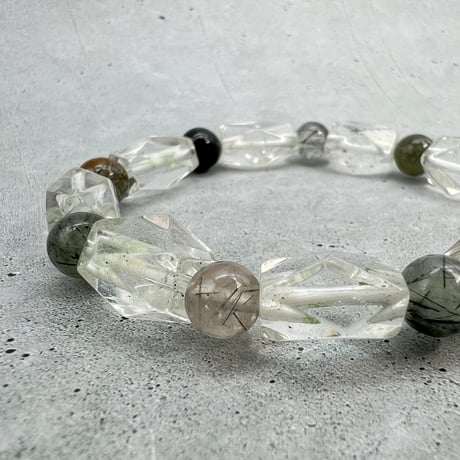 【デザインブレスレット】カイラス産×ガネッシュヒマール産アクチノライトビーズ/Kailash×Ganesh Himal Actinolite in Himalayan Quartz