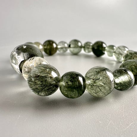 【デザインブレスレット】ガネッシュヒマール産クローライト&アクチノライトイン天然ヒマラヤ水晶/Ganesh Himal Chlorite&Actinolite in Himalayan
