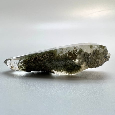 【ガネッシュヒマール産】クローライト&アクチノライトイン天然ヒマラヤ水晶ポイント/Ganesh Himal  Chlorite&Actinorite in Himalayan Quartz Point