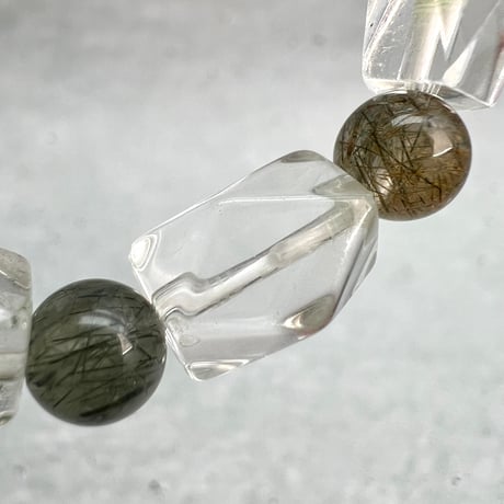 【デザインブレスレット】カイラス産×ガネッシュヒマール産アクチノライトビーズ/Kailash×Ganesh Himal Actinolite in Himalayan Quartz