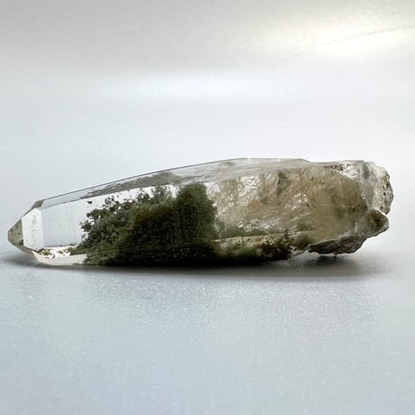 【ガネッシュヒマール産】クローライト&アクチノライトイン天然ヒマラヤ水晶ポイント/Ganesh Himal  Chlorite&Actinorite in Himalayan Quartz Point