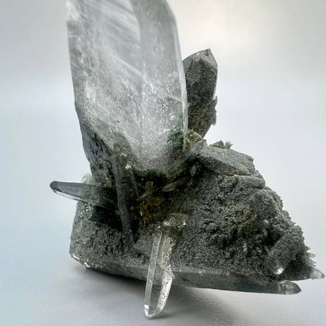 【ガネッシュヒマール産】クローライトイン天然ヒマラヤ水晶ミニクラスター/Ganesh Himal  Chlorite in Himalayan Quartz Mini Cluster