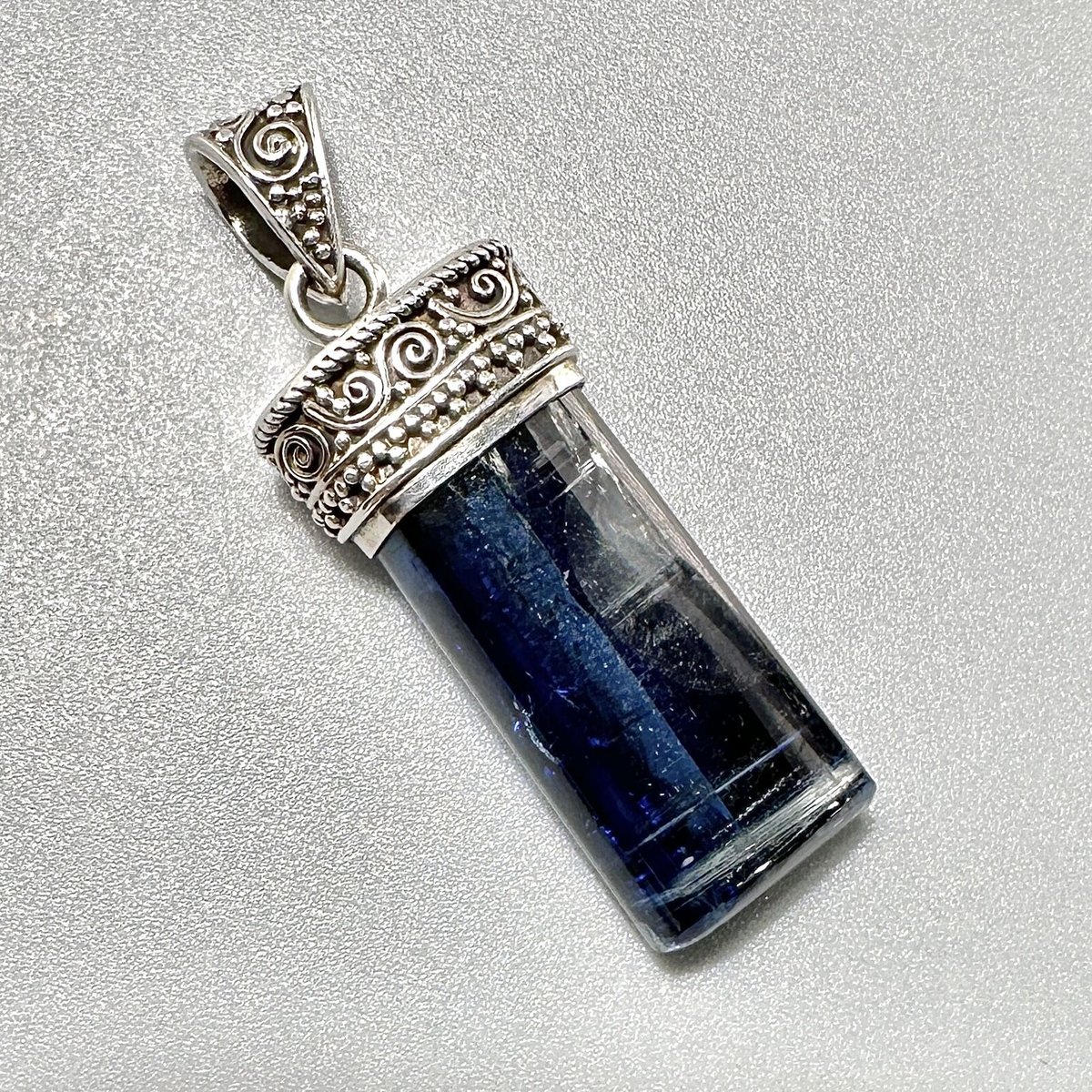 ★ネパールブルーカイヤナイト スティック型 ペンダント⑤(SA+) ☆ネパールブルーカイヤナイト スティック型 ペンダント⑤(SA+)