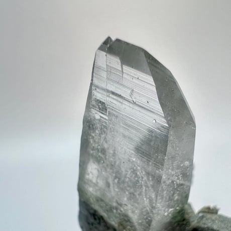 【ガネッシュヒマール産】クローライトイン天然ヒマラヤ水晶ミニクラスター/Ganesh Himal  Chlorite in Himalayan Quartz Mini Cluster