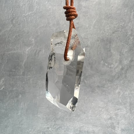 【ガネッシュヒマール産】天然ヒマラヤ水晶ペンダント(ポリッシュ面有)❸/GaneshHimal Natural Himalayan Quartz Pendant