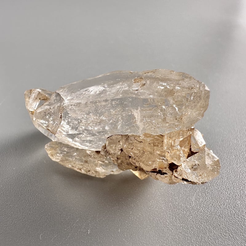 ガネッシュヒマール産リモナイトインヒマラヤ水晶 ミニポイント 