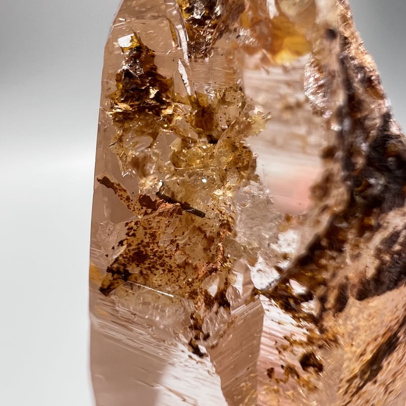 ガネーシュヒマール ヒンドゥン産 リモナイトインクォーツ ガネッシュヒマール産リモナイトインヒマラヤ水晶ポイント