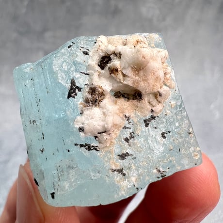 ネパール産【ヒマラヤアクアマリン】原石/Nepal Himalayan Aquamarine