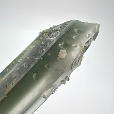 マダガスカル産クローライトインクォーツ/Madagascar Chlorite in Quartz