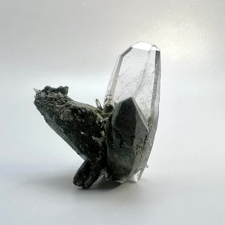 【ガネッシュヒマール産】クローライトイン天然ヒマラヤ水晶ミニクラスター/Ganesh Himal  Chlorite in Himalayan Quartz Mini Cluster