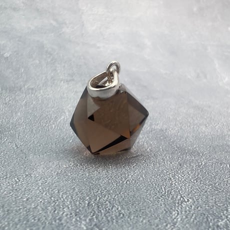 【ガウリシャンカール産】天然ヒマラヤ水晶"手磨き加工"イコサヘドロン"ペンダントトップ①/GauriShankar Himalayan Quartz "Icosahedron"Pendant Top