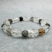 【デザインブレスレット】カイラス産×ガネッシュヒマール産アクチノライトビーズ/Kailash×Ganesh Himal Actinolite in Himalayan Quartz