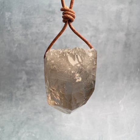 【ガウリシャンカール産】天然ヒマラヤスモーキークォーツ革紐ペンダント③/GauriShankar Himalayan Smoky Quartz Pendant