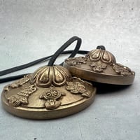 【ティンシャ】アスタマンガル(7cm)/Tingsha "Ashtamangala"