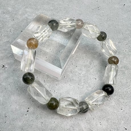 【デザインブレスレット】カイラス産×ガネッシュヒマール産アクチノライトビーズ/Kailash×Ganesh Himal Actinolite in Himalayan Quartz