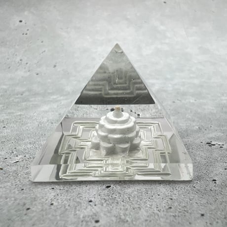 【ガネッシュヒマール産】天然ヒマラヤ水晶ピラミッド "シュリヤントラ"②/Ganesh Himal Himalayan Quartz Pyramid " Shri Yantra"