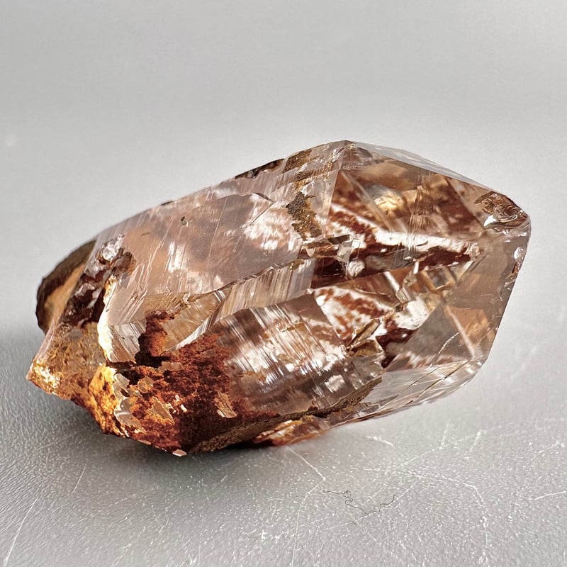 GaneshHimal細身 湾曲ありポイント ガネッシュヒマール産リモナイトインヒマラヤ水晶 ミニポイント 