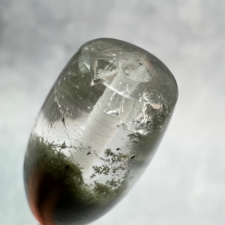 【ガネッシュヒマール産】クローライトイン天然ヒマラヤ水晶 樽型ビーズ⑯/Ganesh Himal Chlorite in Himalayan Quartz barrel beads