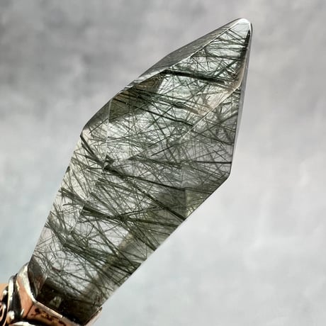 【ガネッシュヒマール産】アクチノライトイン天然ヒマラヤ水晶ペンダントトップ/Ganesh Himal Actinorite in Himalayan Quartz Pendant Top