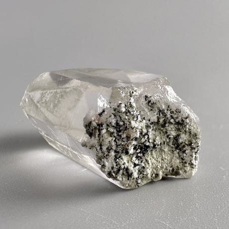 【ガネッシュヒマール産】クローライトイン天然ヒマラヤ水晶ミニポイント"CC"/Ganesh Himal Chlorite in Himalayan Quartz Mini Point