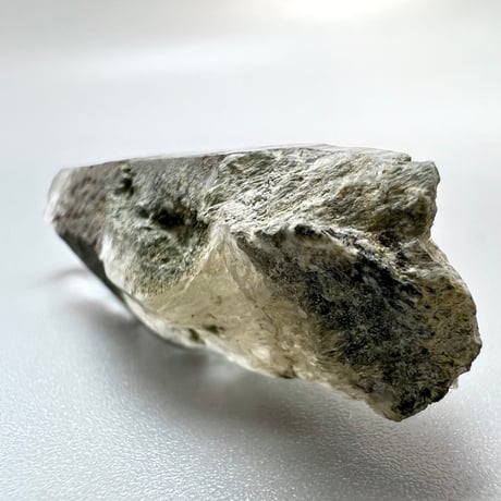 【ガネッシュヒマール産】クローライト&アクチノライトイン天然ヒマラヤ水晶ポイント/Ganesh Himal  Chlorite&Actinorite in Himalayan Quartz Point