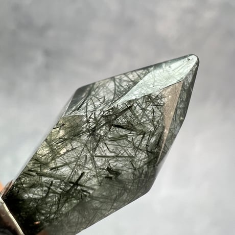 【ガネッシュヒマール産】アクチノライトイン天然ヒマラヤ水晶ペンダントトップ/Ganesh Himal Actinorite in Himalayan Quartz Pendant Top
