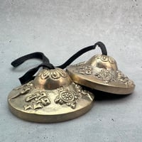 【ティンシャ】アスタマンガル①(約6.5cm)/Tingsha "Ashtamangala"