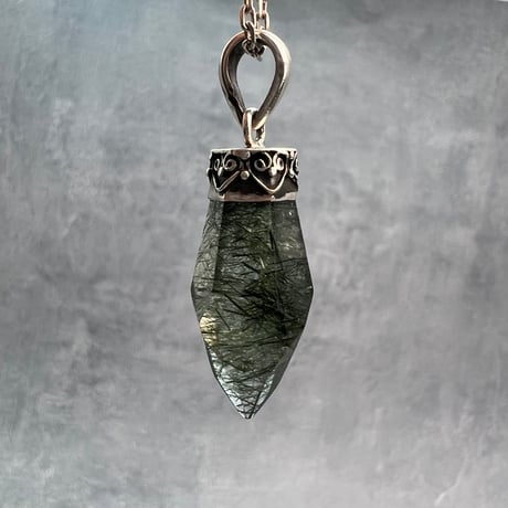 【ガネッシュヒマール産】アクチノライトイン天然ヒマラヤ水晶ペンダントトップ/Ganesh Himal Actinorite in Himalayan Quartz Pendant Top