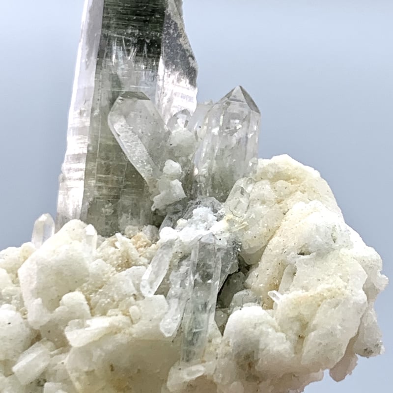 ガネーシュヒマール産クローライト&アクチノライトインヒマラヤ水晶