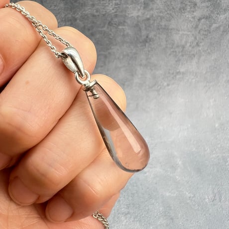 【ガウリシャンカール産】天然ヒマラヤスモーキークォーツ雫型ペンダントトップ/GauriShankar Himalayan Smoky Quartz Drop Pendant Top