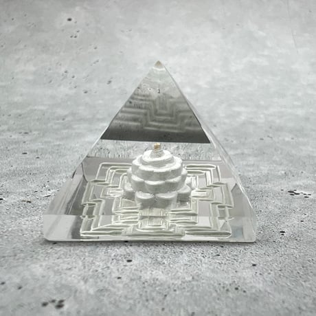 【ガネッシュヒマール産】天然ヒマラヤ水晶ピラミッド "シュリヤントラ"②/Ganesh Himal Himalayan Quartz Pyramid " Shri Yantra"