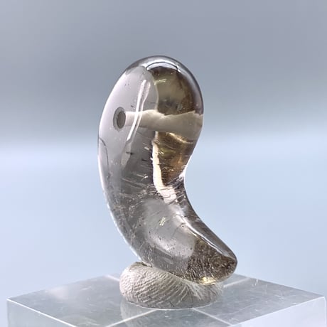 ガウリシャンカール産天然スモーキークォーツ"手磨き加工"勾玉ビーズ1⃣ Gaurishankar Himalayan Smoky  Quartz Magatama