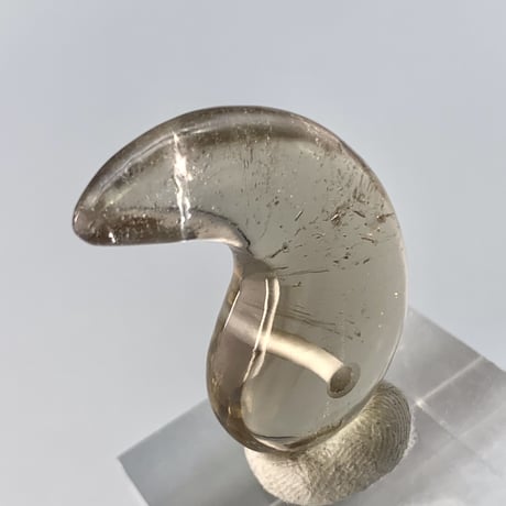 ガウリシャンカール産天然スモーキークォーツ"手磨き加工"勾玉ビーズ1⃣ Gaurishankar Himalayan Smoky  Quartz Magatama