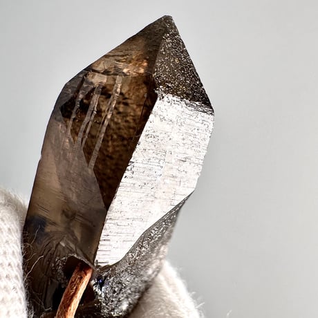 ガウリシャンカール産天然ヒマラヤスモーキークォーツ革紐ペンダント/GauriShankar Himalayan Smoky Quartz Pendant