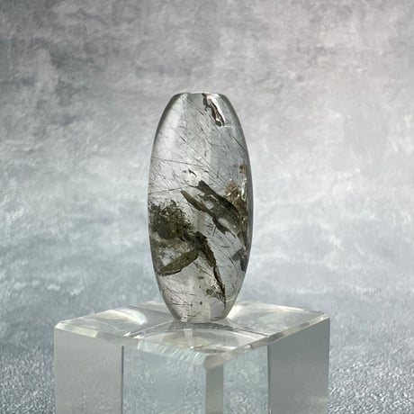 【ガネッシュヒマール産】アクチノライト&クローライトイン天然ヒマラヤ水晶 樽型ビーズ/Ganesh Himal Actinolite&Chlorite in barrel beads