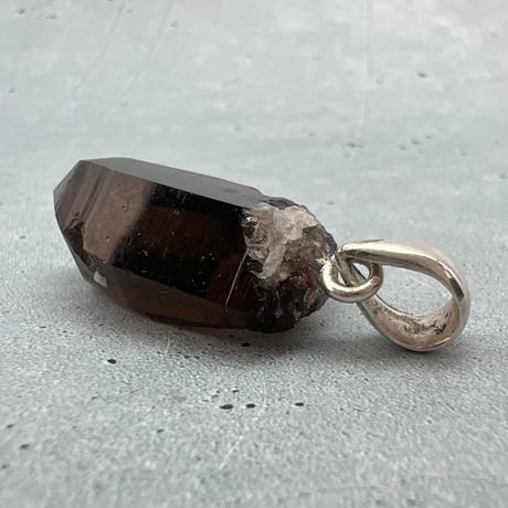 【ガウリシャンカール産】天然ヒマラヤスモーキークォーツ バチカン付きペンダントトップ/Gaurishankar HimalayanSmoky Silver925 pendant top