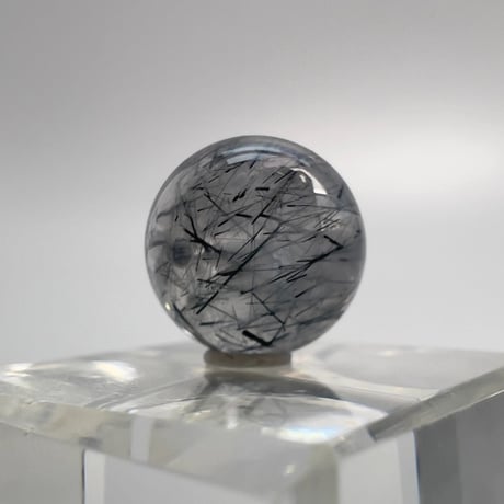 【ガネッシュヒマール産】11mm"手磨き加工"アクチノライトイン天然ヒマラヤ水晶ビーズ/Ganesh Himal Actinolite in Himalayan Quartz Round Beads